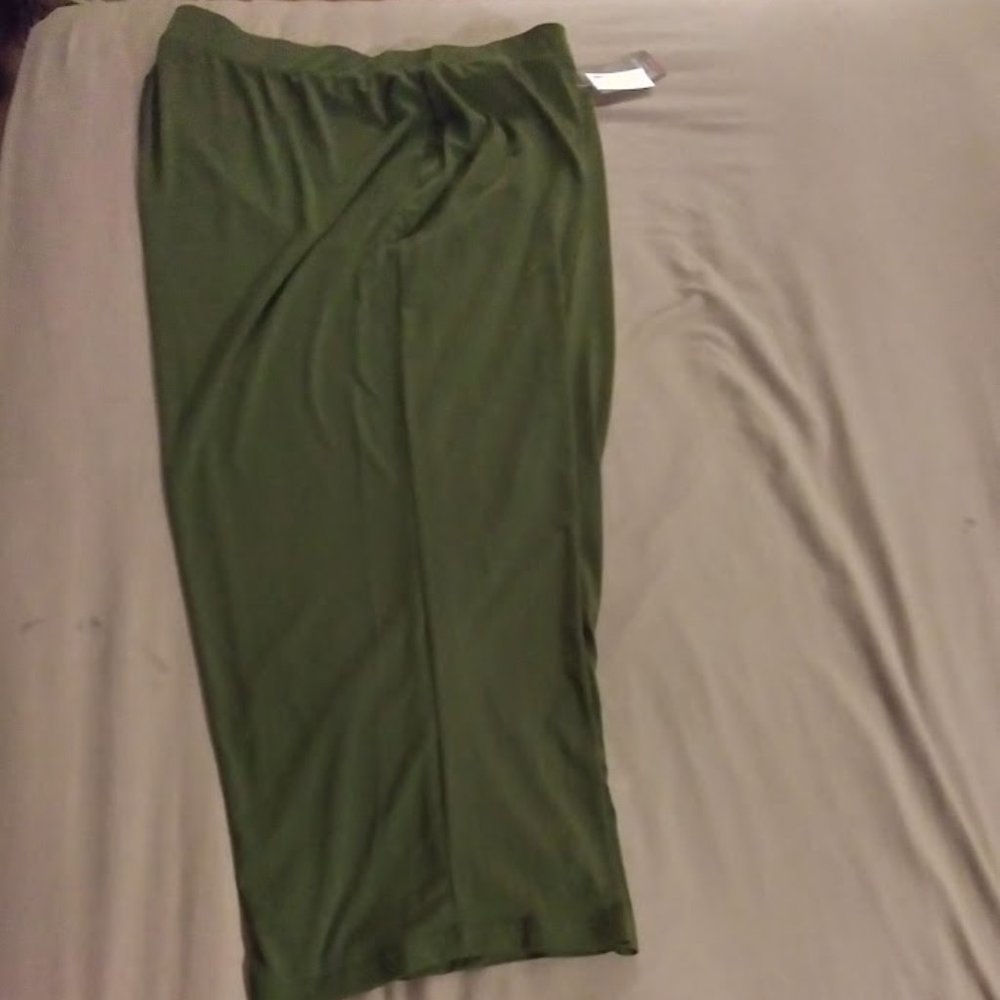 NWT Avenue Crepe Knit Straight Leg Pants